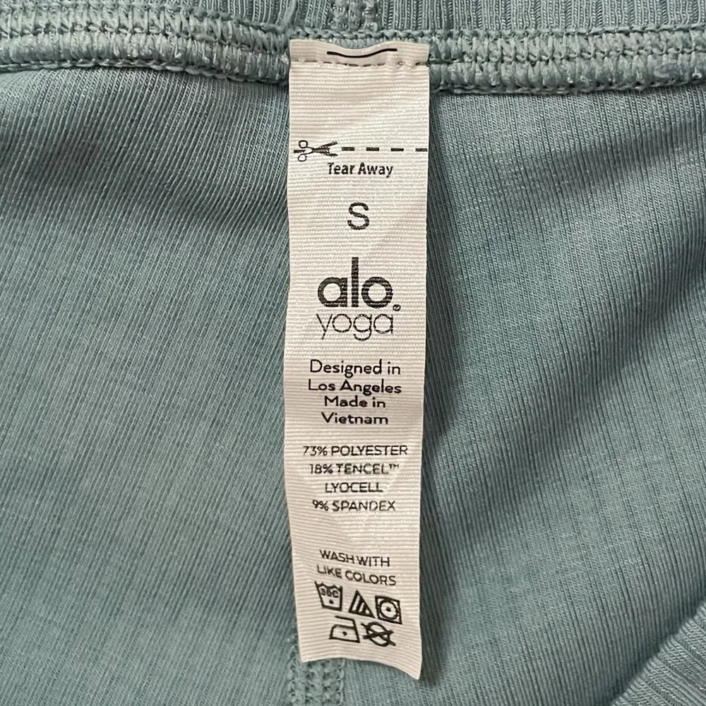 Alo Yoga Ribbed High-Waist 7/8 Blissful Legging in‎ Soft Seagrass